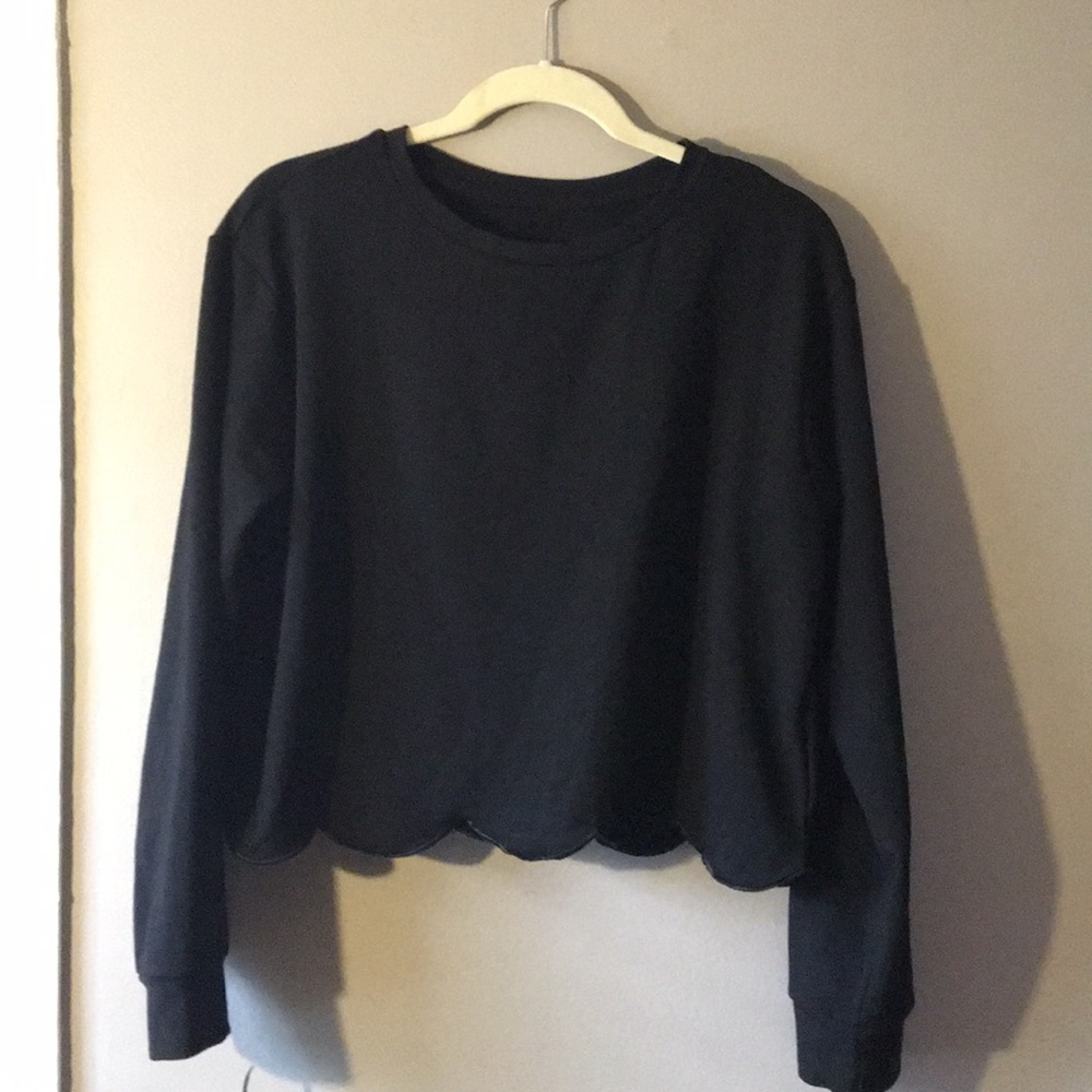 Long Sleeve Cropped Shirt With Scalloped Hem